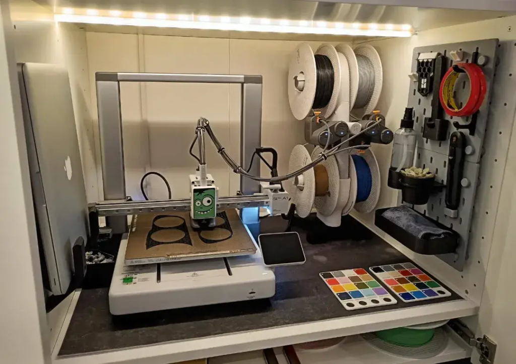 拓竹科技的3D打印机正在工作。