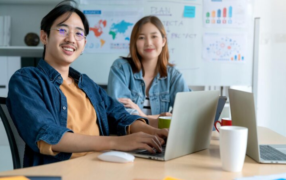 Chinese Google Ads agency team providing full-service marketing中国谷歌广告代理团队提供全方位营销服务