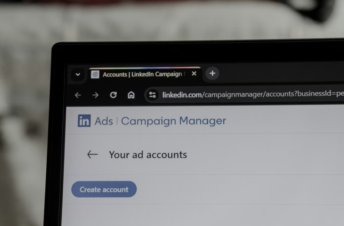 在Google Ads的浩瀚海洋中，关键词是航行的罗盘，而匹配类型则是控制航向的舵轮。选对了关键词，但用错了匹配方式，就如同开着水龙头让预算白白流走。